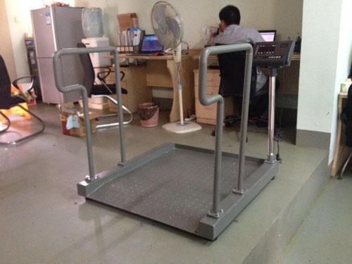 洗肾中心不锈钢轮椅称，300千克诊所透析体重称