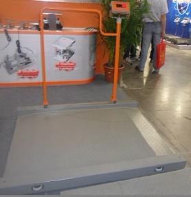 300公斤透析室电子秤，200千克不锈钢电子轮椅秤